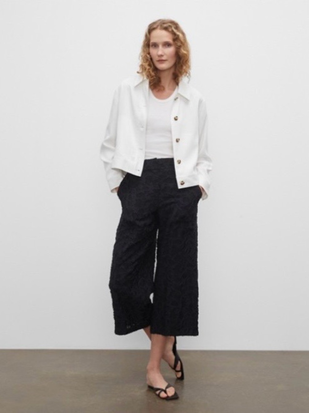 Club Monaco - Textured Black Wide-Leg Culottes - Size 6